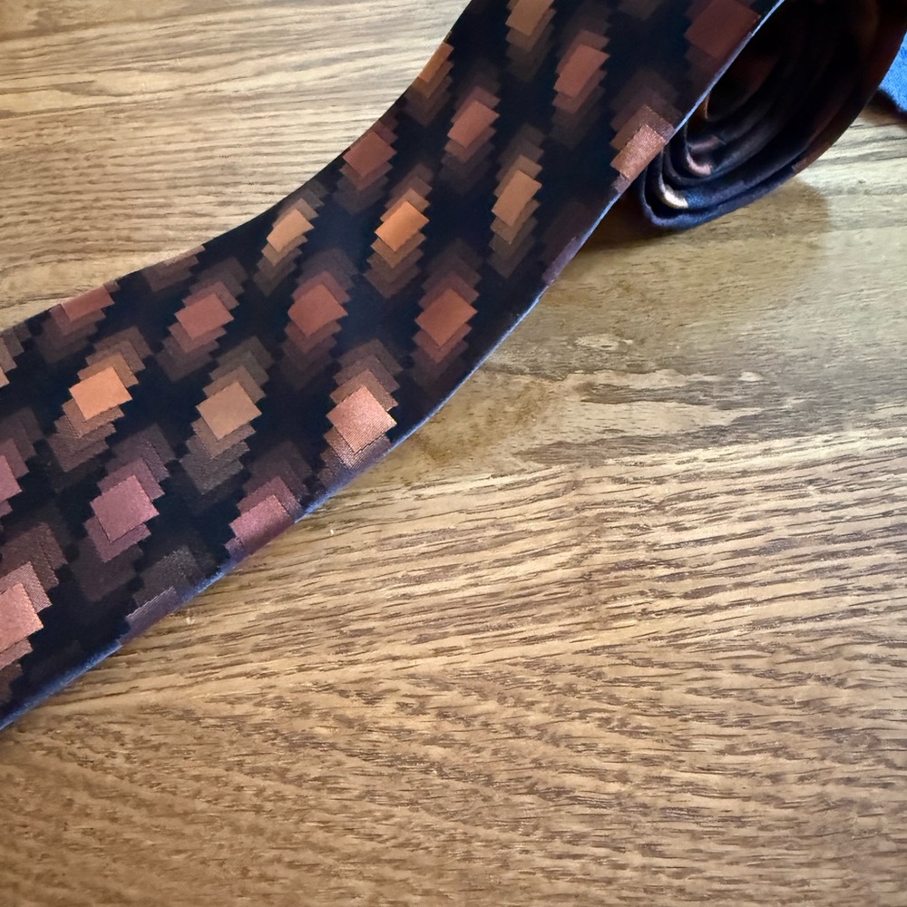 Croft and Barrow Geometric Patterned Tie